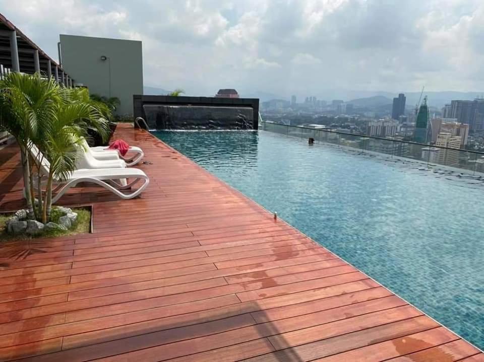 Wonderful Blue City View @Regalia Residence Kuala Lumpur Exterior photo