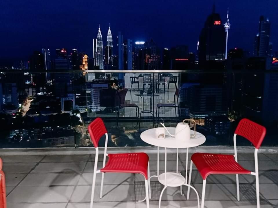Wonderful Blue City View @Regalia Residence Kuala Lumpur Exterior photo
